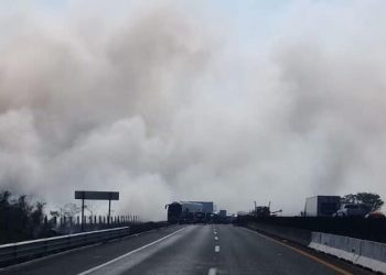Carambolazo de 30 vehículos sobre la autopista Xalapa-Veracruz