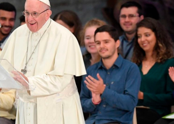 No existe la juventud, existen los jóvenes: papa Francisco