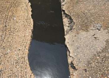 Denuncia Ciudadana: Carranza tiene un cochinero la Colonia Punta Caracol no sirven los drenajes y no hay alumbrado publico y la calle de acceso esta rota.