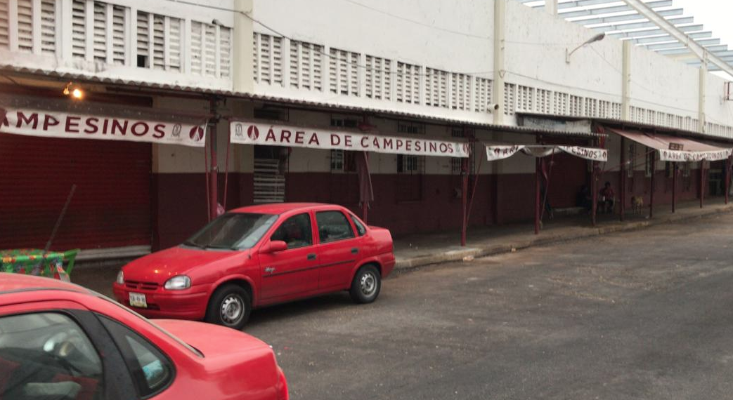 Limpian de ambulantes el mercado Morelos;