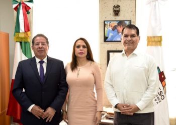 Pozos interviene en conflicto entre alcalde y síndica de Coatza; hay acuerdos
