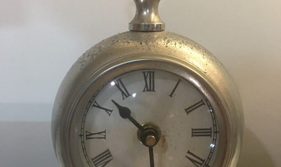POR FIN: Recuerda atrasar una hora el reloj antes de ir a dormir