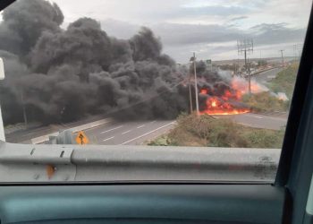 Se salva de milagro conductor de pipa incendiada en Veracruz