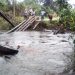Riachuelo se tragó camión de volteo cuando intentó cruzar un puente