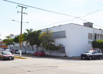 Roban Jetta con violencia en pleno Centro de Coatza