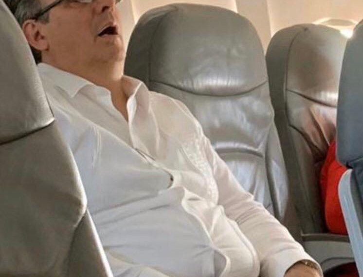 LE GANA EL SUEÑO A EBRARD