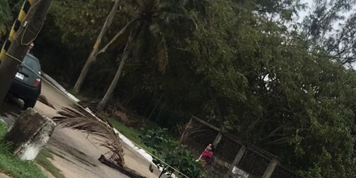 Denuncian fractura de losa en colonia “fifi” Carranza los ignora