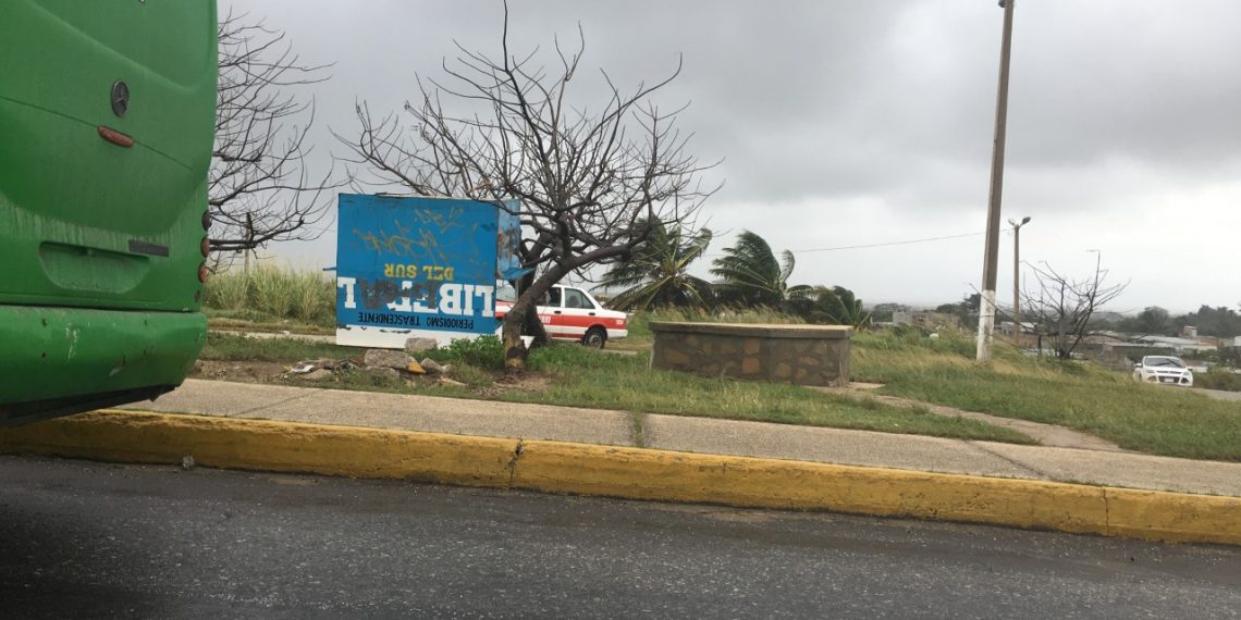 De Cabeza expendio de periódicos en COATZA