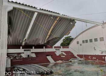 SE DESPLOMA TECHO EN COATZA
