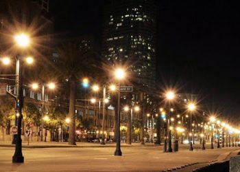 La luz artificial daña al planeta y a la atmósfera