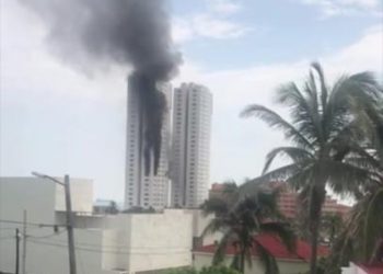 Se incendia edificio Boca del Rio