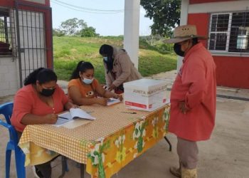 Celebran elecciones en completa calma