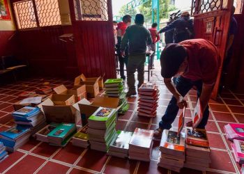 Exigen a la SEP acatar mandato judicial sobre libros de texto gratuitos