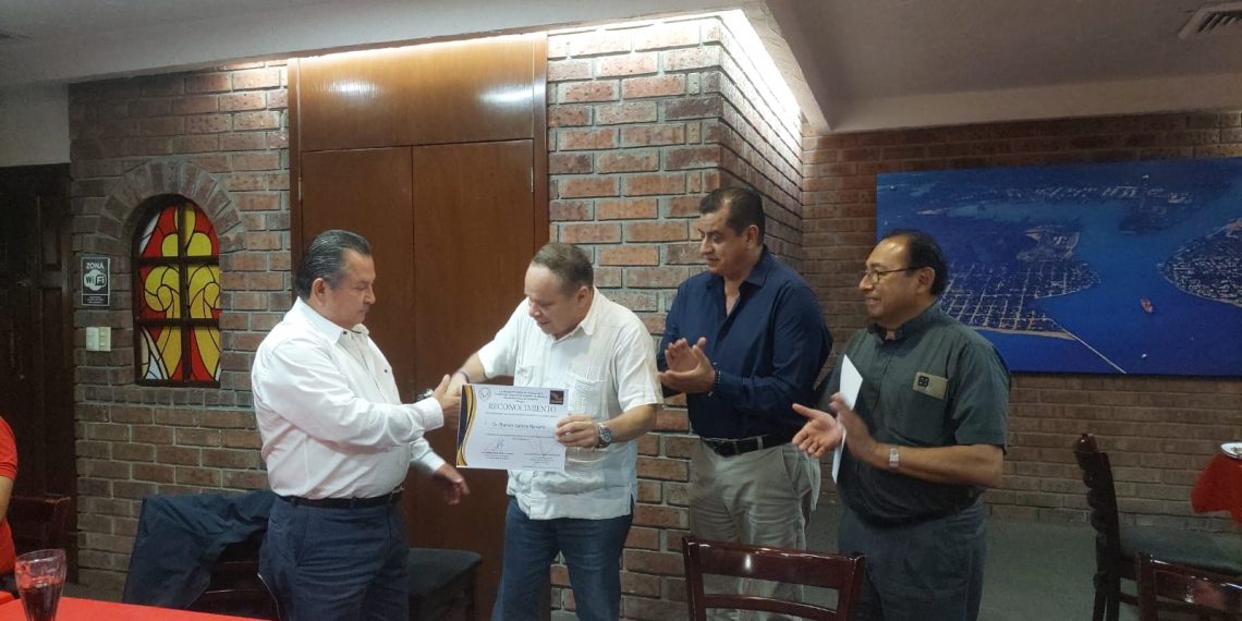 ABOGADOS RECONOCEN TRAYECTORIA PROFESIONAL DE RAMON SANTOS NAVARRO
