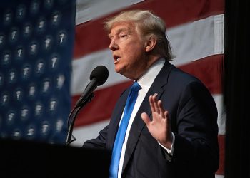 Trump asume presidencia con promesas de cambios radicales