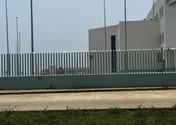 Destruyen barda funcional del Hospital del Niño en Coatzacoalcos para construir otra encima: ¿despilfarro o negocio disfrazado?